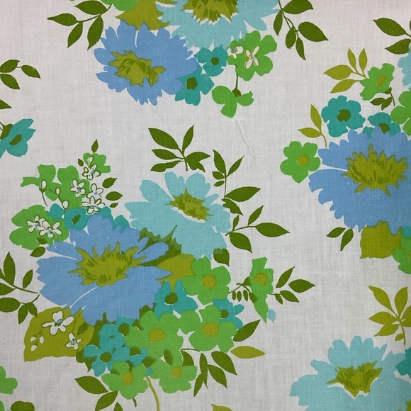 Reclaimed vintage flower power floral percale cotton blend fabric 90” x 80” - Picture 4 of 5